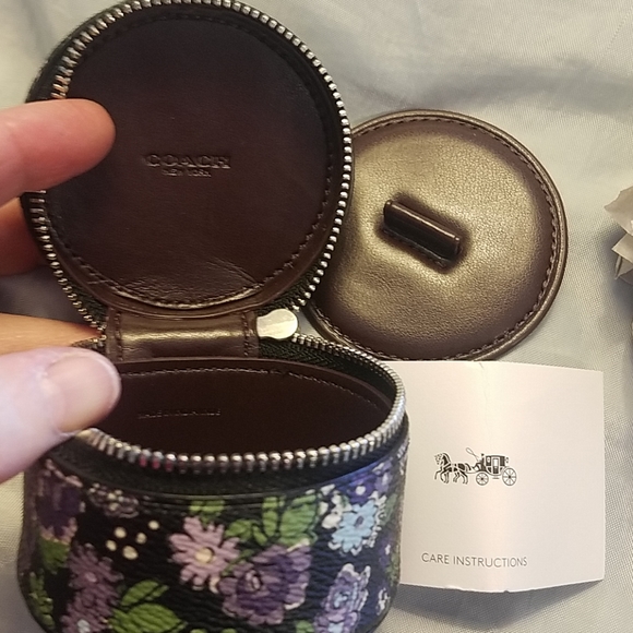 Coach accessory case with inside cover Nwot - Picture 3 of 4